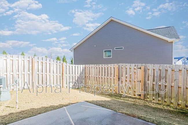 Building Photo - 502 Milbury Way