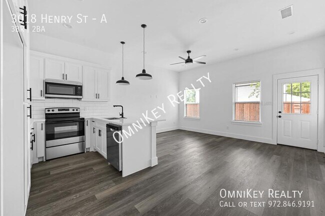 Building Photo - 3018 Henry St