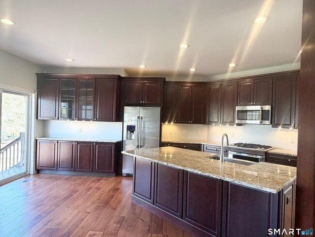 Building Photo - 103 Pond Hill Rd