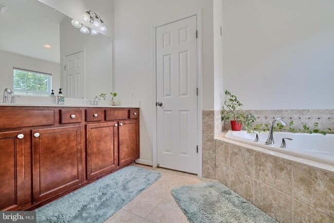 Building Photo - 7863 River Rock Way