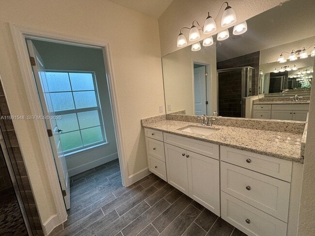 Building Photo - 2711 20th St SW