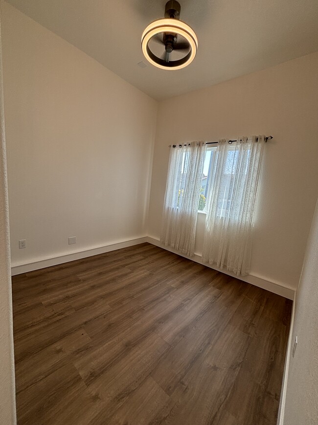 Living room - 9120 Bridalveil Cir