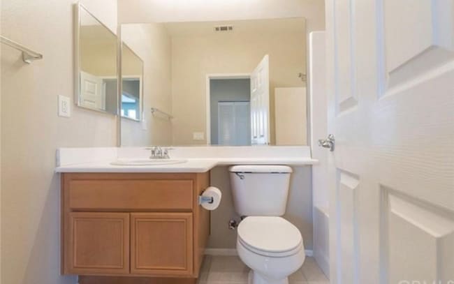 Building Photo - 1800 E Lakeshore Dr