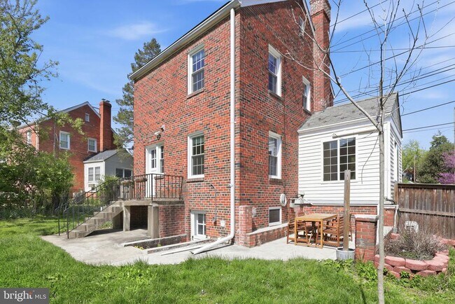 Building Photo - 618 Wayne Ave