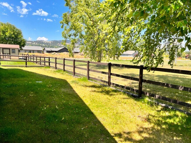 Building Photo - Spacious 3-bedroom, 2 bath in Lolo, MT!!