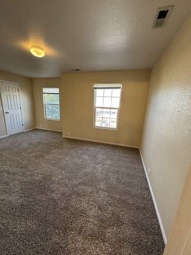 Building Photo - 2039 Creekridge Point