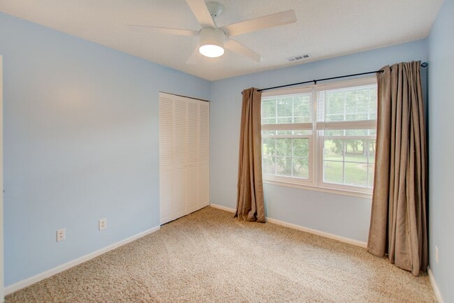 Building Photo - 2 Bed, 2 Bath Centrally Located Condo in G...