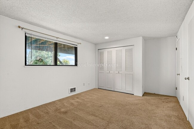 Building Photo - Bright Home with Stunning Mountain Skyline Setting!