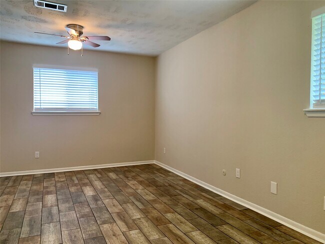 Building Photo - 7739 Bunker Wood Ln