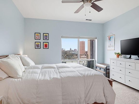 Building Photo - 1550 E Royall Pl