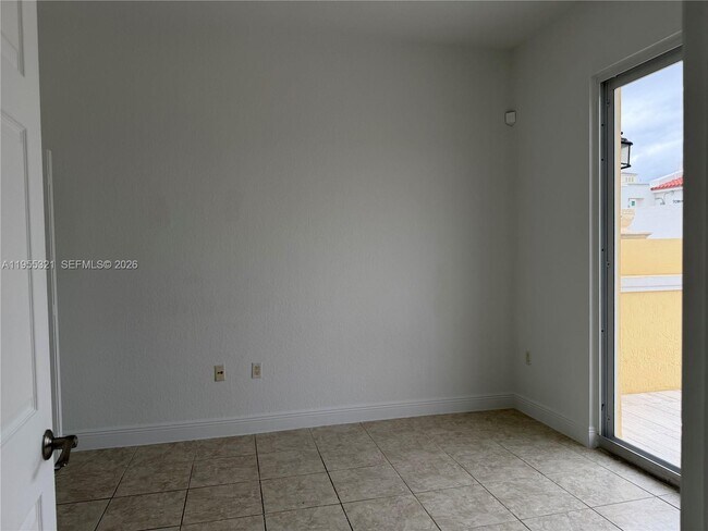 Building Photo - 107 Mendoza Ave