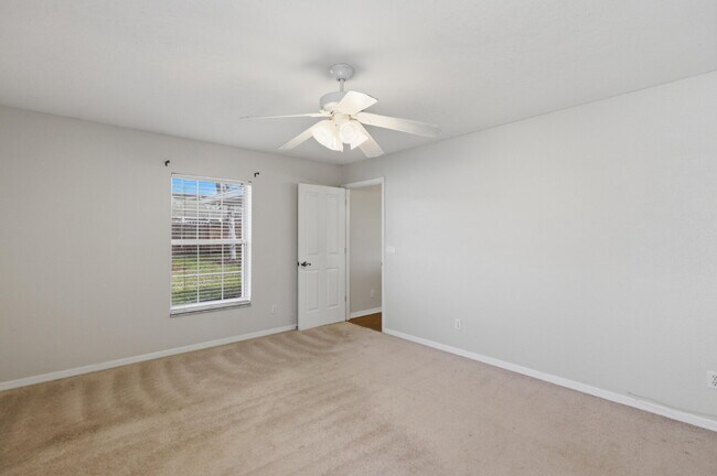 Building Photo - Spacious 3BR/2BA pet friendly home with a fenced backyard and oversized patio