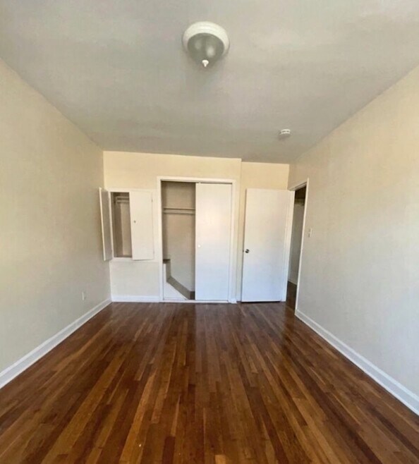 Building Photo - 964 East 100th Street