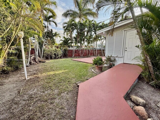 Building Photo - 8670 SW 28th St