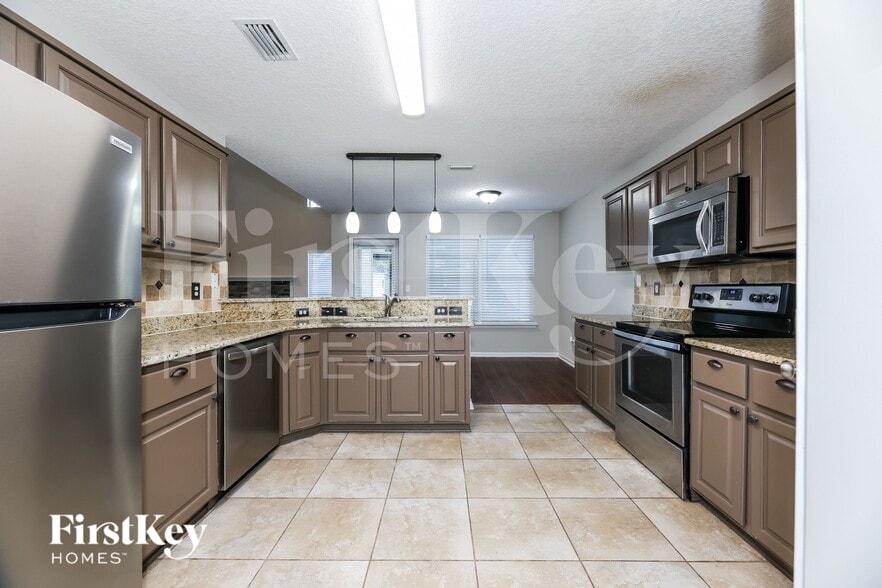 Building Photo - 2921 Ravine Hill Dr