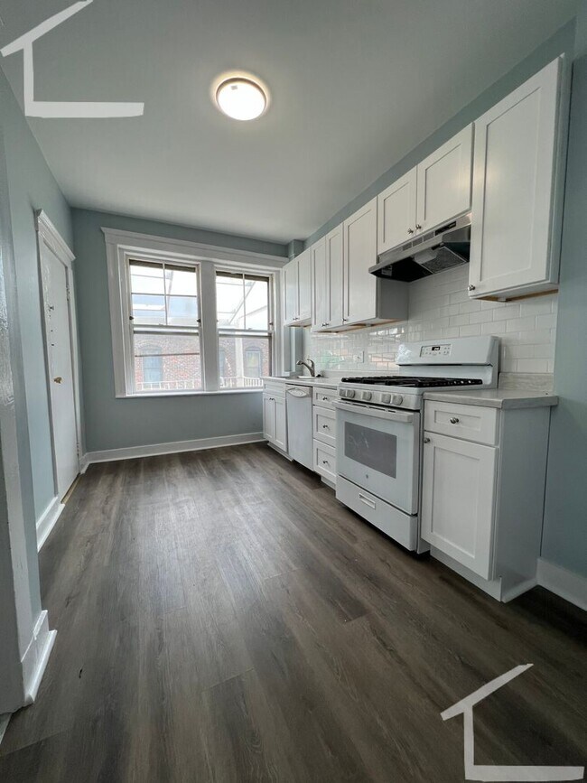 Building Photo - 3 bed in Allston now. No broker fee!