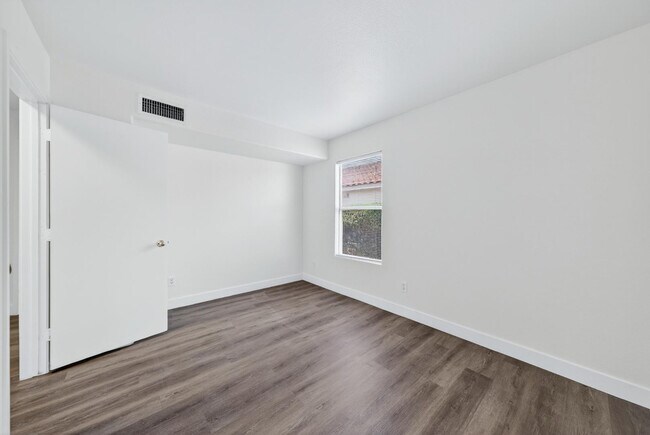 Building Photo - 2481 S Karen Dr