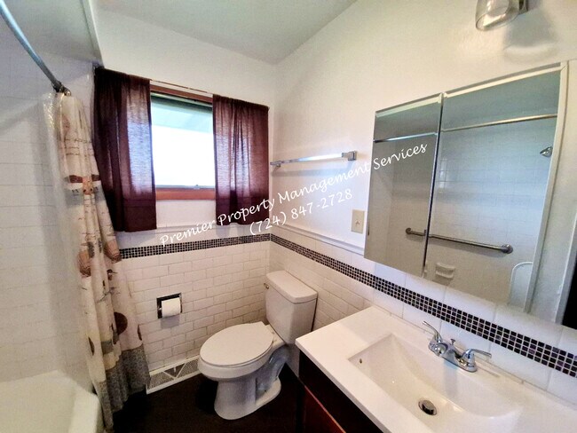 Building Photo - 1820 9th Ave