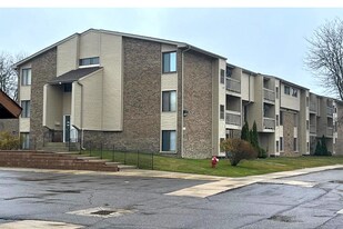 Building Photo - 30535 W 14 Mile Rd