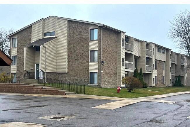 Building Photo - 30535 W 14 Mile Rd