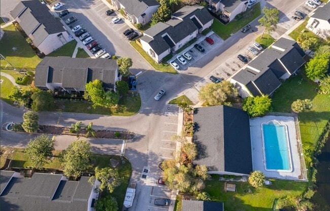 Building Photo - 4033 Henley Rd