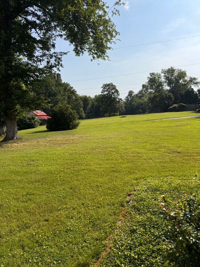 Building Photo - 4 Bedroom || 3 Bathroom Home on 2 Acres
