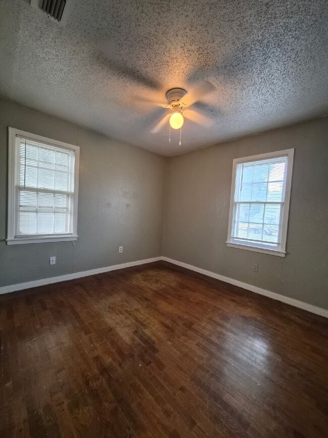 Building Photo - Pre-Leasing for Summer/Fall 2026 - Flooring Updates in Kitchen/Bathrooms, along with Updated Coun...