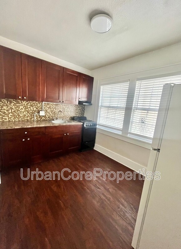 Building Photo - 216 5th Ave N