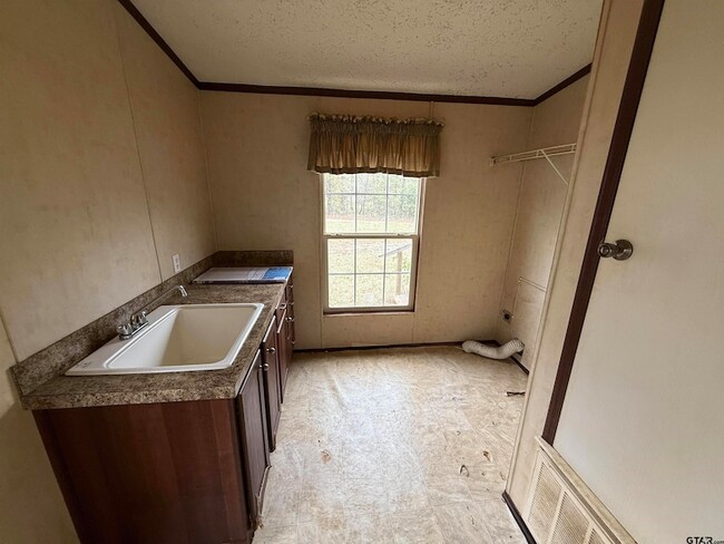 Building Photo - 235 CR 2445