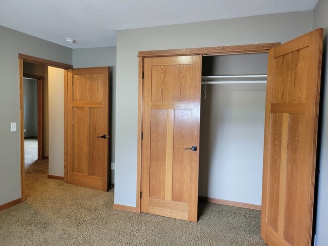 Building Photo - 720 Brooklawn Dr