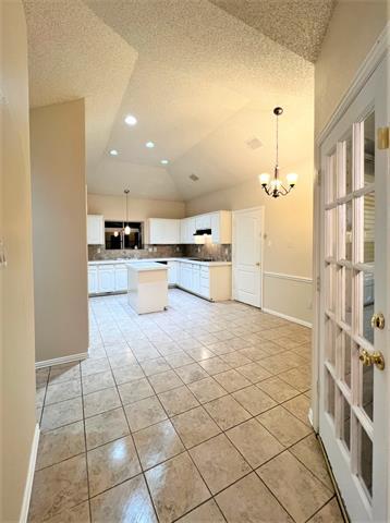 Building Photo - 705 Pine Lakes Dr