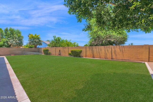 Building Photo - 360 S Pineview Dr