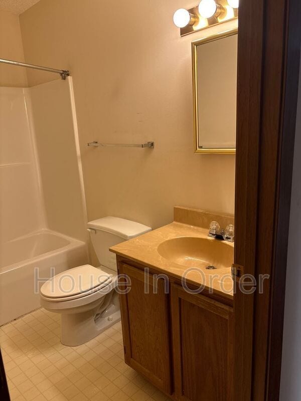 Building Photo - 1230-5 State Street