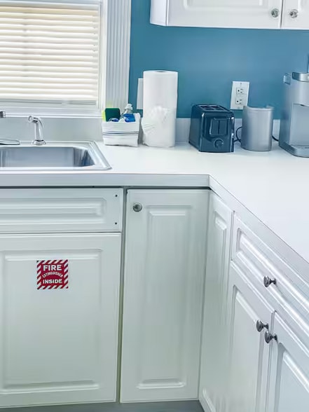 kitchen accessories - 4683 Wild Iris Dr