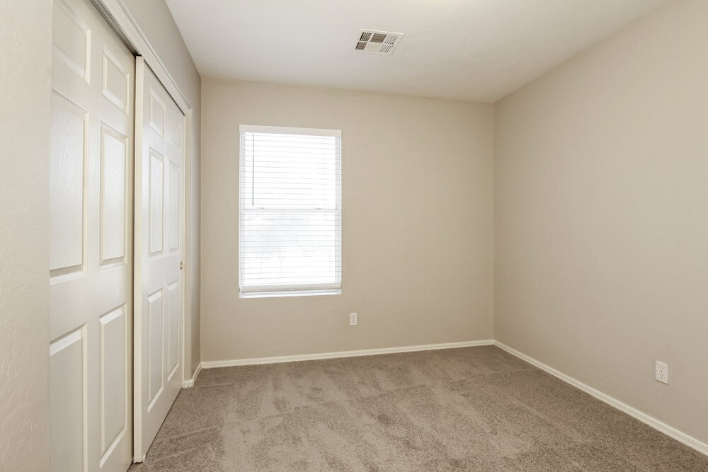 Building Photo - 14892 W Laurel Ln