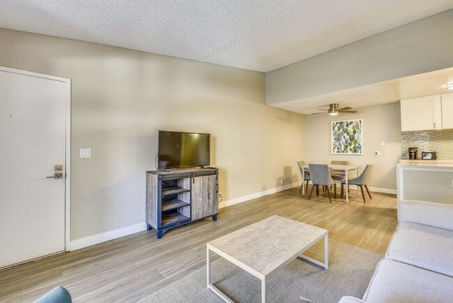 Building Photo - 5800 Woodway Dr