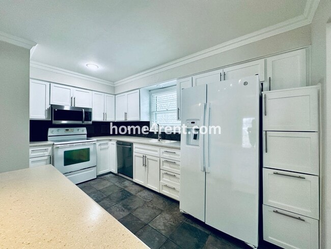 Building Photo - A Lovely Four Bedroom Home in Lenexa w/ Wood Floors, Finished Basement and a Fenced Yard!