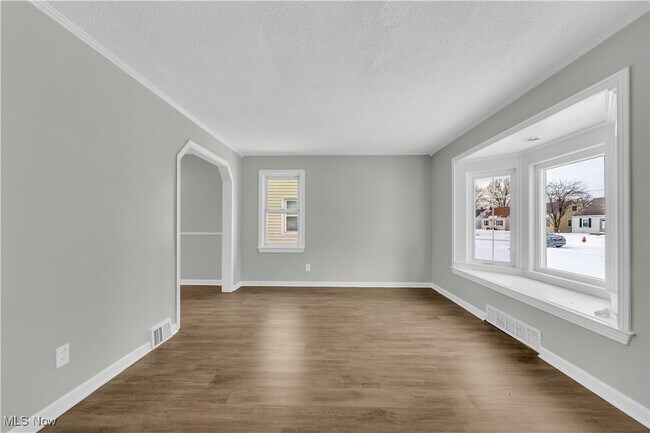 Building Photo - 25500 Briardale Ave