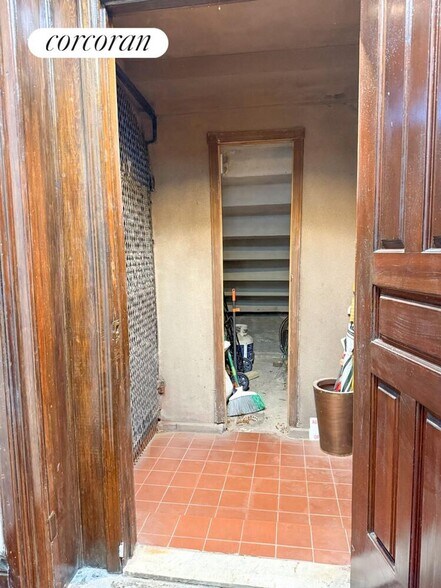 Building Photo - 152 6th Ave