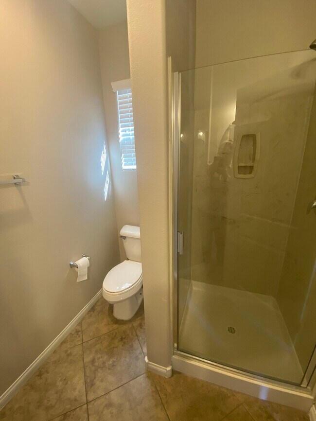 Building Photo - Spacious 4-Bed, 3-Bath Home in Southwest Las Vegas!