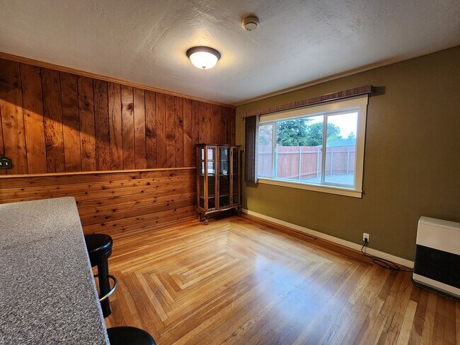 Building Photo - Duplex Home in Rio Dell!