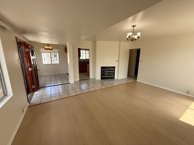 Building Photo - 4040 W 164th St