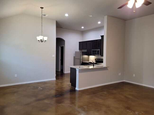 Building Photo - 3/2 Duplex in Seguin