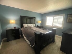 Building Photo - 27550 Hyssop Ln