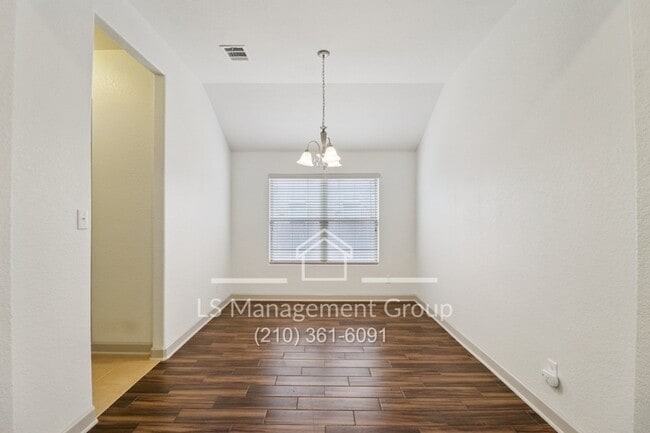 Building Photo - 1041 Water Oak