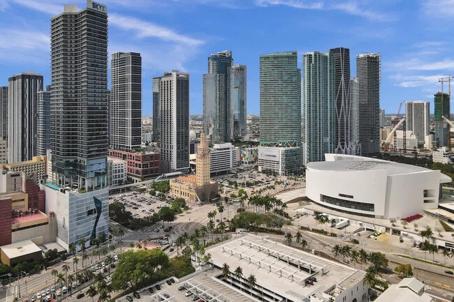 Building Photo - 398 NE 5th St