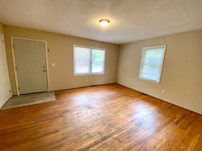 Building Photo - 106 Cantrell Dr