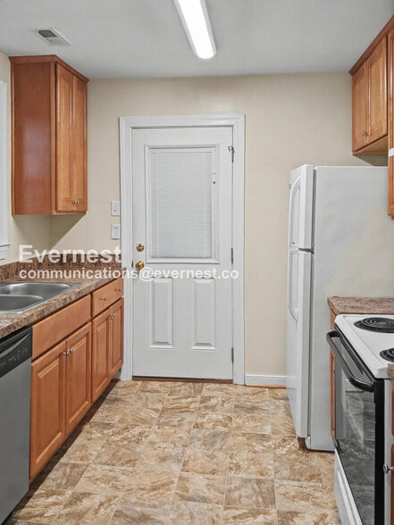 Building Photo - 907 Coleman Dr