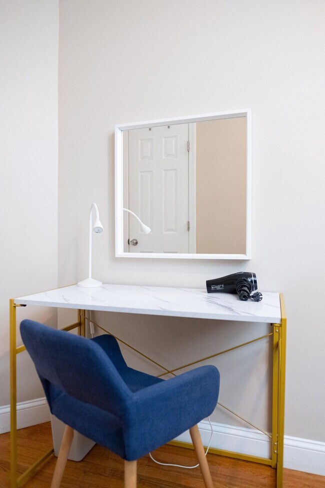 Building Photo - 230 W 113th St