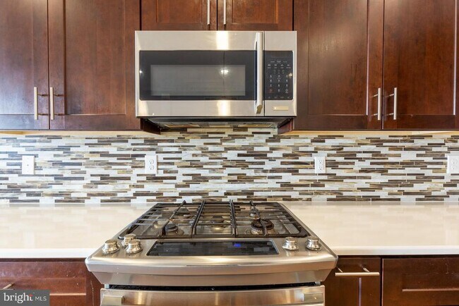 Building Photo - 153 Levering St